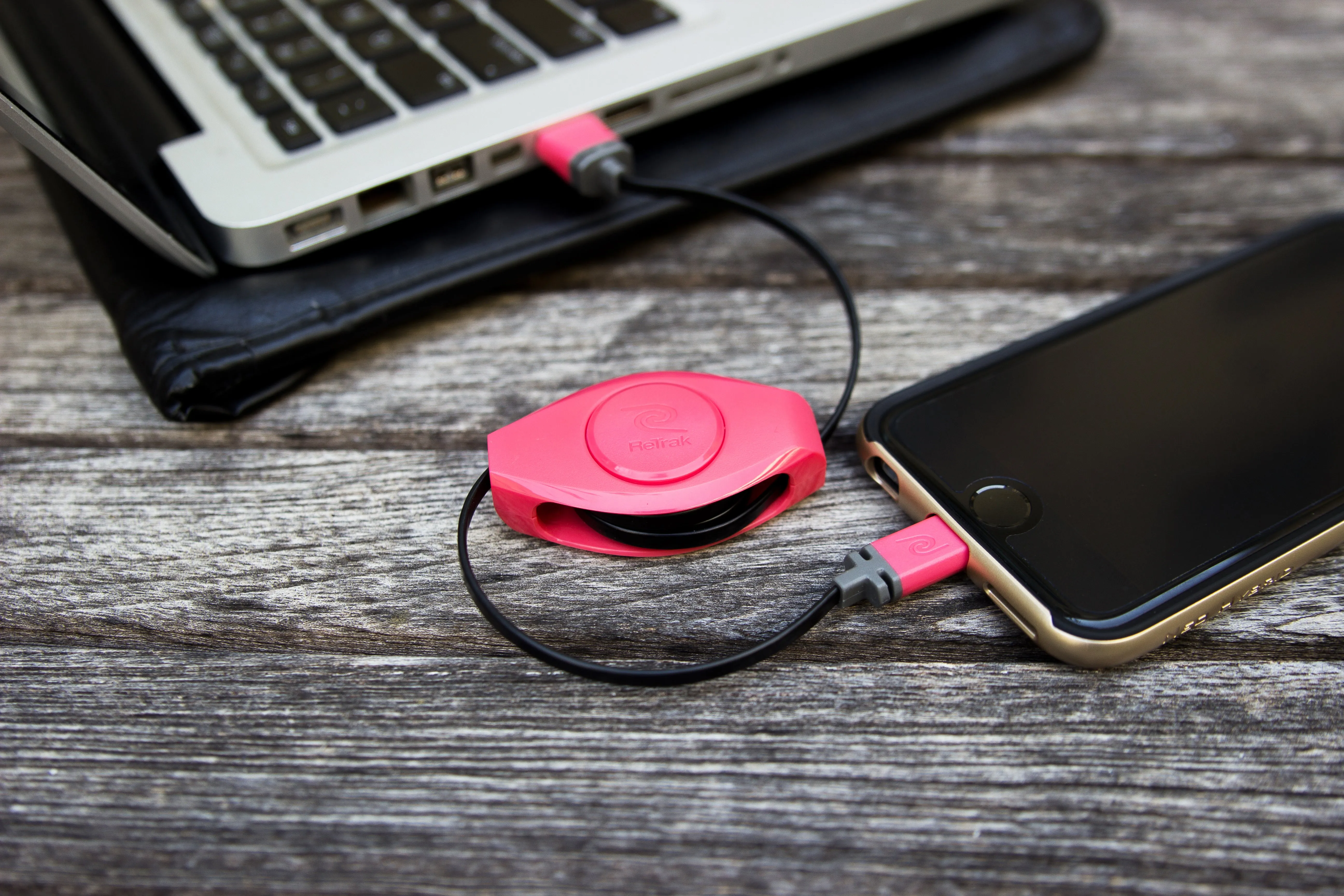 Retractable Lightning Cable | Lightning Charging Cable | Pink