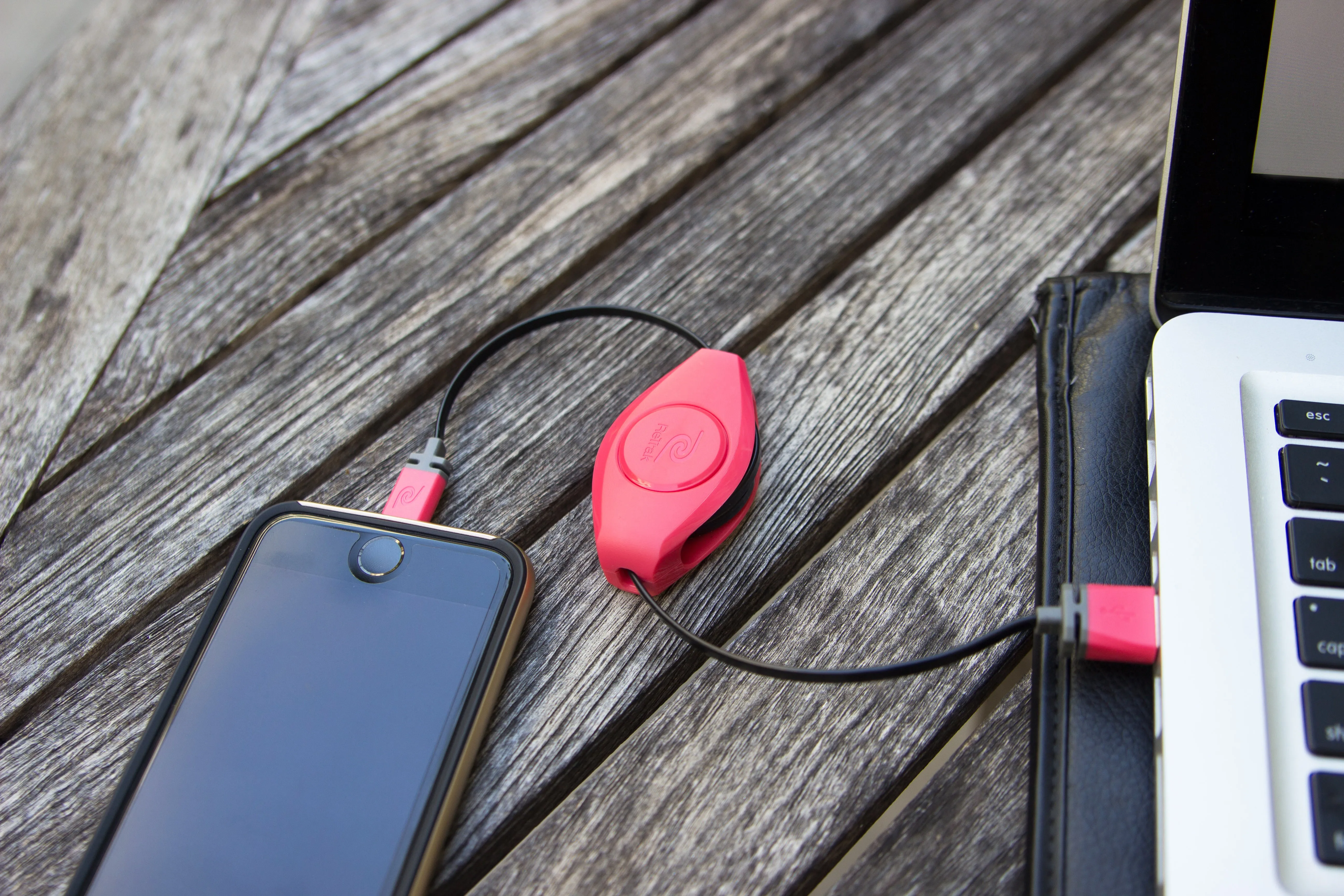 Retractable Lightning Cable | Lightning Charging Cable | Pink